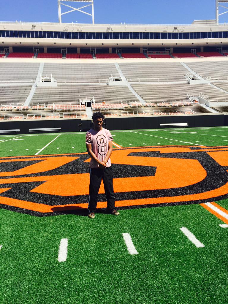 Malik Kearse took a visit to Stilly in May. (Via @FortScottFBall / Twitter)
